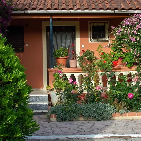 Casa de Férias Rose Garden Melíkia